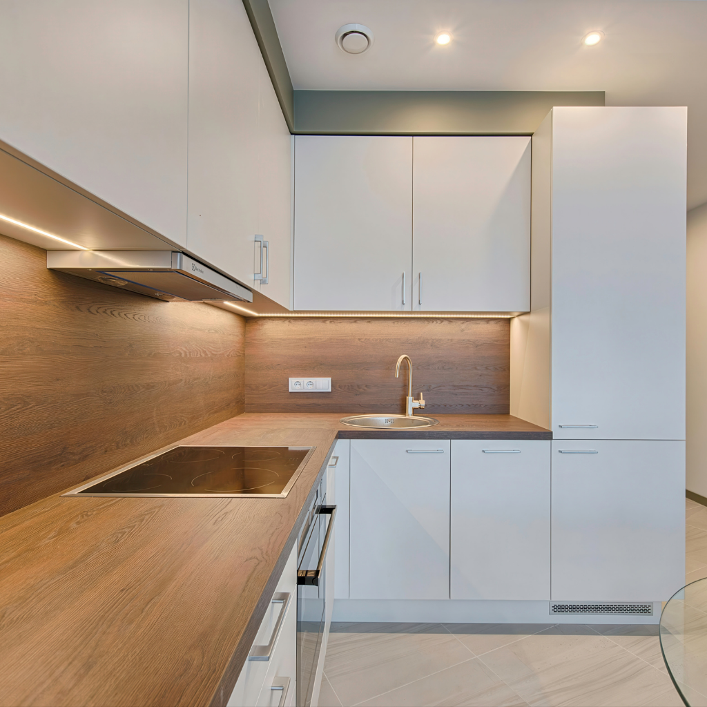 Özel ölçü mutfak dolabı ve parlak kapak uygulaması